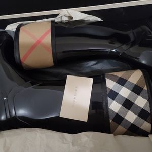 Burberry rain boots size 35
